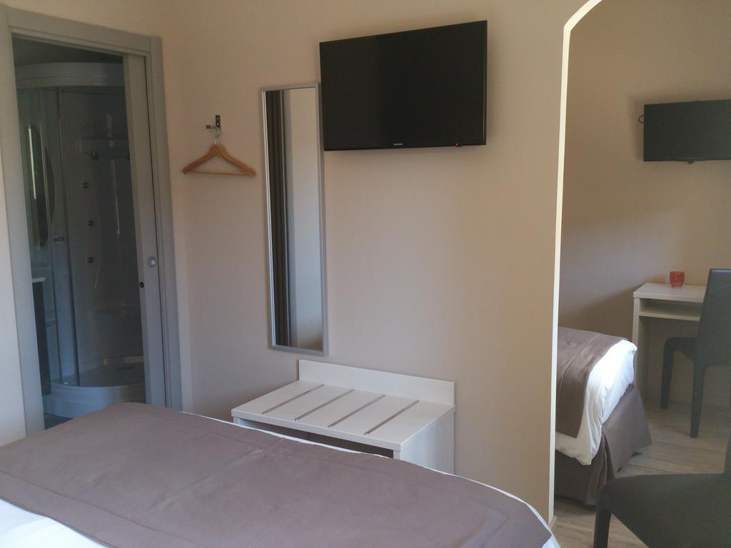 Hotel Les Petits Oreillers Saint-Martin-dʼArdèche Rom bilde